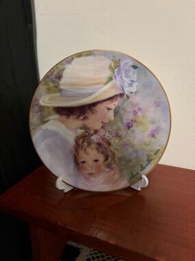 A mother’s love. 1996 Mother’s Day plate 
1996 fine collectible porcelain Avon